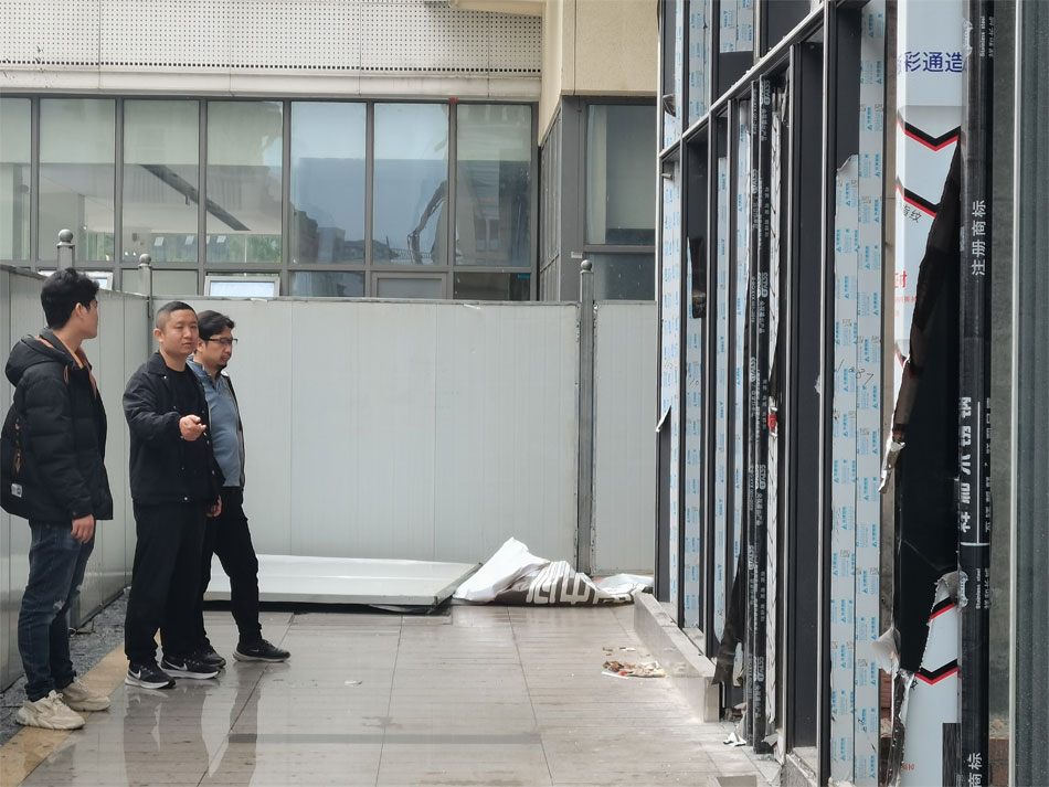 設(shè)計(jì)師赴萬(wàn)達(dá)芮洄雅致酒店項(xiàng)目現(xiàn)場(chǎng)進(jìn)行辦公及設(shè)計(jì)指導(dǎo)工作 設(shè)計(jì)師赴萬(wàn)達(dá)芮洄雅致酒店項(xiàng)目現(xiàn)場(chǎng)進(jìn)行辦公及設(shè)計(jì)指導(dǎo)工作